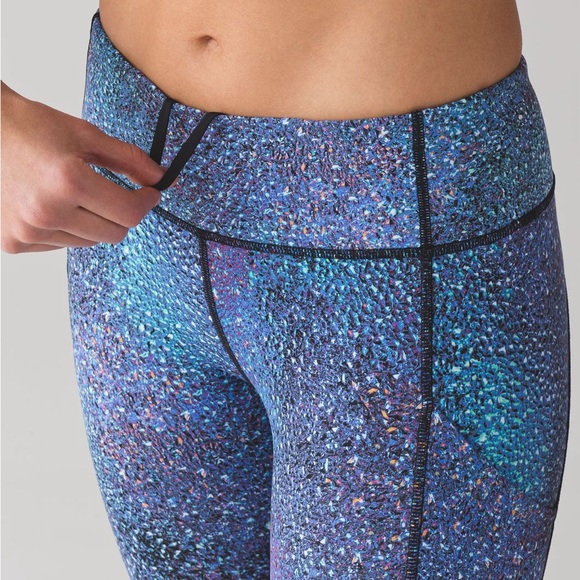 Lululemon Speed Up V Tight RARE MERMAID GALAXY *Luxtreme 28” // Size 6 - Picture 2 of 8